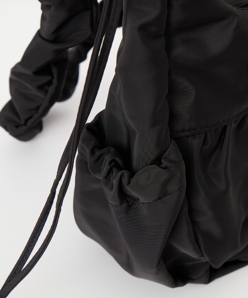 OUTDOOR PRODUCTS（アウトドアプロダクツ）の「[OUTDOOR PRODUCTS/アウトドアプロダクツ] エッグナイロンショルダーバッグ（ショルダーバッグ・レディース・レッド/ブラック・F）」の13枚目の写真
