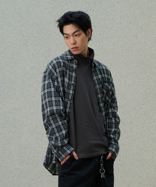 DESIRED(デシレッド)の「ブラッシュド オーバーサイズ チェックシャツ-FFSK5411D09(シャツ/ブラウス・レディース・ダークグレー・MEDIUM/LARGE/X-LARGE)」の4枚目の写真