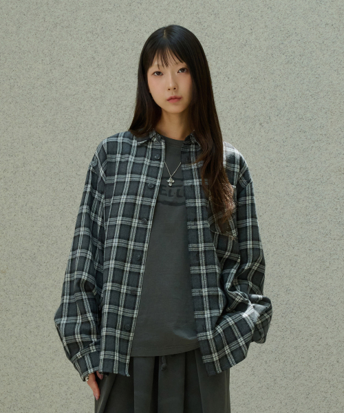 DESIRED(デシレッド)の「ブラッシュド オーバーサイズ チェックシャツ-FFSK5411D09(シャツ/ブラウス・レディース・ダークグレー・MEDIUM/LARGE/X-LARGE)」の6枚目の写真