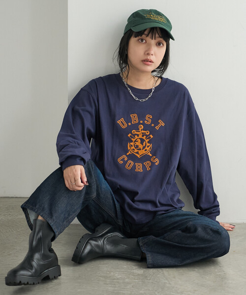 FREAK'S STORE（フリークスストア）の「フロッキープリント カレッジロゴロンT/フロッキーロゴTシャツ（Tシャツ/カットソー・レディース・レッド/ネイビー/オフホワイト・ﾌﾘ-）」の2枚目の写真