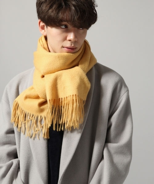 HARE（ハレ）の「【カシミヤブレンド】ベーシックプレーンマフラー(HARE)（マフラー・メンズ・イエロー/ブラック/グレー/ボルドー・FREE）」の10枚目の写真