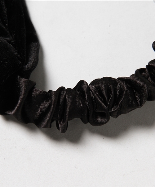 earth music&ecology（アースミュージックアンドエコロジー）の「ベロアクロスターバン（ヘアバンド・レディース・ブラック/ピンク/キャメル・FREE）」の7枚目の写真