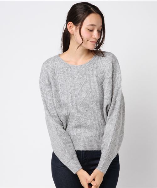 Te chichi TERRASSE（テチチテラス）の「５Ｇケーブル柄編みドルマンプルオーバー（ニット/セーター・レディース・ネイビー/グレー/オフホワイト・ﾌﾘ-）」の3枚目の写真