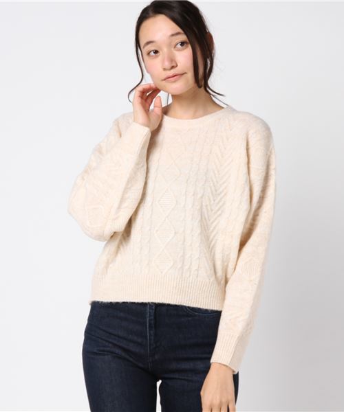 Te chichi TERRASSE（テチチテラス）の「５Ｇケーブル柄編みドルマンプルオーバー（ニット/セーター・レディース・ネイビー/グレー/オフホワイト・ﾌﾘ-）」の2枚目の写真