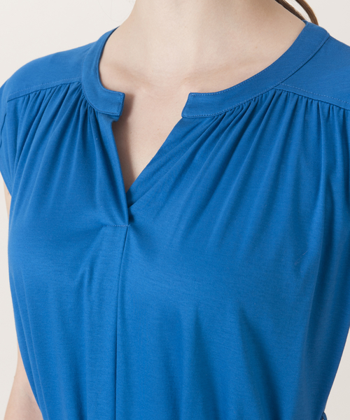 BLUE LABEL CRESTBRIDGE（ブルーレーベルクレストブリッジ）の「ドレープスムース　ジャージードレス（ワンピース・レディース・ブルー系その他5/ダークネイビー・38/36）」の6枚目の写真
