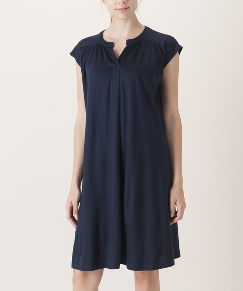 BLUE LABEL CRESTBRIDGE（ブルーレーベルクレストブリッジ）の「ドレープスムース　ジャージードレス（ワンピース・レディース・ブルー系その他5/ダークネイビー・38/36）」の15枚目の写真