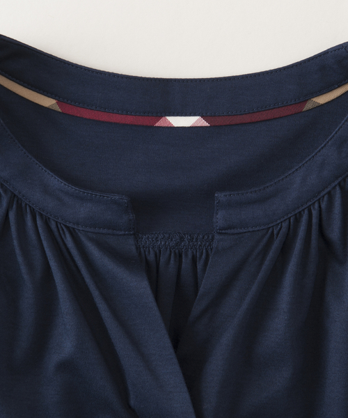 BLUE LABEL CRESTBRIDGE（ブルーレーベルクレストブリッジ）の「ドレープスムース　ジャージードレス（ワンピース・レディース・ブルー系その他5/ダークネイビー・38/36）」の16枚目の写真