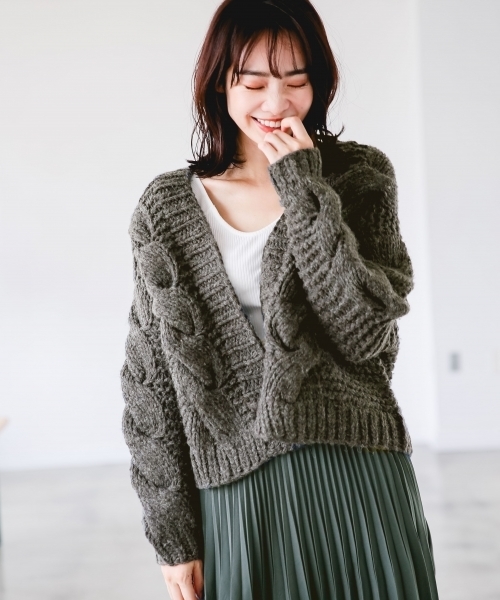 A part by（アパートバイ）の「HAND/AWケーブルカーディガン 800419（カーディガン/ボレロ・レディース・グレー/アイボリー/ブラウン・FREE）」の3枚目の写真