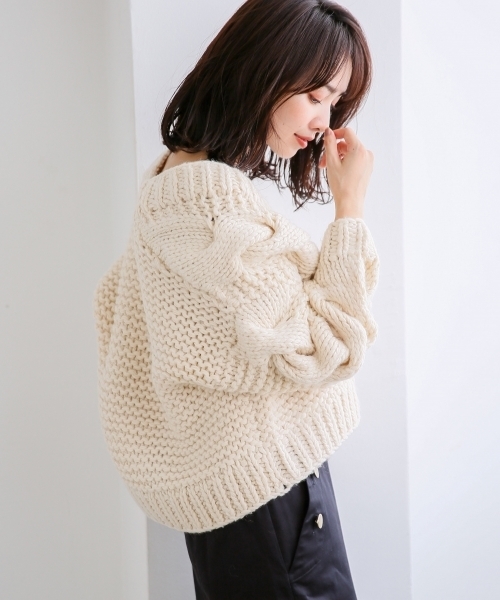 A part by（アパートバイ）の「HAND/AWケーブルカーディガン 800419（カーディガン/ボレロ・レディース・グレー/アイボリー/ブラウン・FREE）」の5枚目の写真