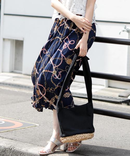 Girly Doll（ガーリードール）の「ジョーゼットロングプリーツスカート（スカート・レディース・ダークブルー/ホワイト/ブルー系その他/ライトブルー/ブラック系その他2/ブラック系その他/ベージュ/ライトパープル/ライトグレー/ライトピンク/ブラック/ブルー/グリーン/ホワイト系その他/ブラック系その他3/ブラック系その他4/ネイビー/ベージュ系その他/ブラック系その他5・M/L/S）」の17枚目の写真