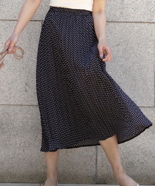 Girly Doll（ガーリードール）の「ジョーゼットロングプリーツスカート（スカート・レディース・ダークブルー/ホワイト/ブルー系その他/ライトブルー/ブラック系その他2/ブラック系その他/ベージュ/ライトパープル/ライトグレー/ライトピンク/ブラック/ブルー/グリーン/ホワイト系その他/ブラック系その他3/ブラック系その他4/ネイビー/ベージュ系その他/ブラック系その他5・M/L/S）」の9枚目の写真