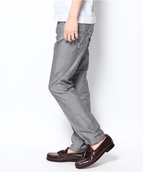 BEAMS LIGHTS Men's（ビームスライツ メンズ）の「○BEAMS LIGHTS with MIC*ITAYA / シャンブレー5ポケットパンツ（スラックス・メンズ・グレー・SMALL/MEDIUM/LARGE）」の2枚目の写真