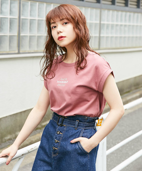 OLIVE des OLIVE(オリーブデオリーブ)の「3段ロゴ刺繍Tシャツ(Tシャツ/カットソー・レディース・ベージュ/オフホワイト/ピンク系その他/スミクロ・FREE)」の1枚目の写真