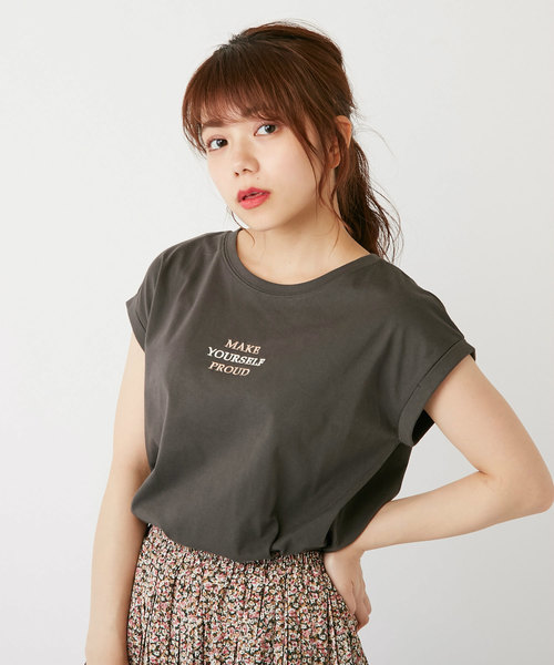 OLIVE des OLIVE(オリーブデオリーブ)の「3段ロゴ刺繍Tシャツ(Tシャツ/カットソー・レディース・ベージュ/オフホワイト/ピンク系その他/スミクロ・FREE)」の3枚目の写真