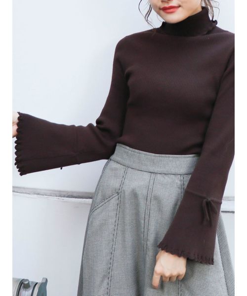 dazzlin（ダズリン）の「フレアスリーブリブタートルプルオーバー（ニット/セーター・レディース・オフホワイト/ブラック/オレンジ/ブラウン/ボルドー/モカ/ベージュ/グリーン/グレー/ピンク・FREE）」の4枚目の写真