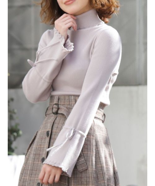 dazzlin（ダズリン）の「フレアスリーブリブタートルプルオーバー（ニット/セーター・レディース・オフホワイト/ブラック/オレンジ/ブラウン/ボルドー/モカ/ベージュ/グリーン/グレー/ピンク・FREE）」の3枚目の写真