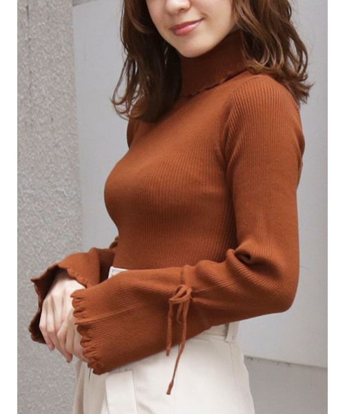 dazzlin（ダズリン）の「フレアスリーブリブタートルプルオーバー（ニット/セーター・レディース・オフホワイト/ブラック/オレンジ/ブラウン/ボルドー/モカ/ベージュ/グリーン/グレー/ピンク・FREE）」の5枚目の写真