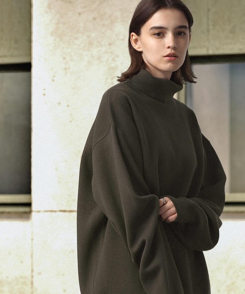 EMMA CLOTHES（エマクローズ）の「オーバーサイズ ミラノリブタートルニットセーター EMMA CLOTHES（ニット/セーター・メンズ・ホワイト/ブラック/ベージュ/パープル/バーガンディー/グレイッシュベージュ/グリーン系その他/ブラウン系その他/ライトグレー/ブルー/ダークブラウン/ベージュ系その他/オレンジ/ライトベージュ/チャコール/グリーン/グレイッシュブルー/イエロー/ダークグリーン/グレー/レッド/ライトブルー/ブルー系/ダークブラウン系/ワイン/ダークグレー/モカ/ダークネイビー/プラム・FREE/M/S/L）」の10枚目の写真