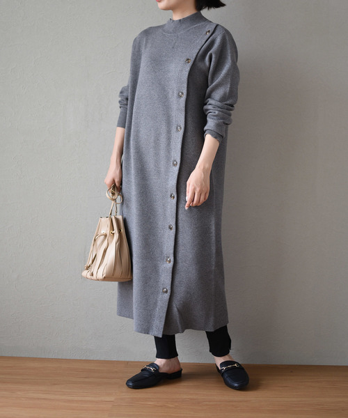 LHELBIE(レルビエ)の「アシメボタンニットワンピース/プチハイネックロング丈ワンピース(ワンピース・レディース・ベージュ/杢グレー/ブラック・M)」の2枚目の写真