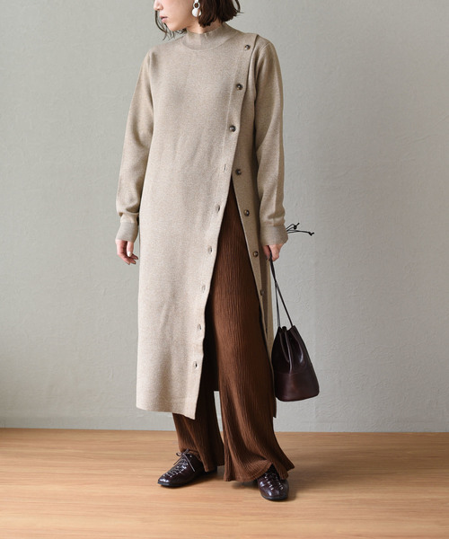 LHELBIE(レルビエ)の「アシメボタンニットワンピース/プチハイネックロング丈ワンピース(ワンピース・レディース・ベージュ/杢グレー/ブラック・M)」の4枚目の写真