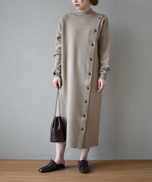 LHELBIE(レルビエ)の「アシメボタンニットワンピース/プチハイネックロング丈ワンピース(ワンピース・レディース・ベージュ/杢グレー/ブラック・M)」の6枚目の写真