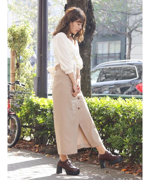dazzlin（ダズリン）の「フロントボタンタイトスカート（スカート・レディース・ネイビー/クリーム/モカ・SMALL/MEDIUM）」の4枚目の写真