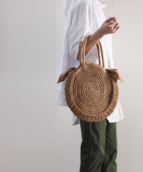 classicalelf（クラシカルエルフ）の「2way無地ラウンド型サークルかごバッグ（かごバッグ・レディース・ナチュラル・ONE SIZE）」の4枚目の写真