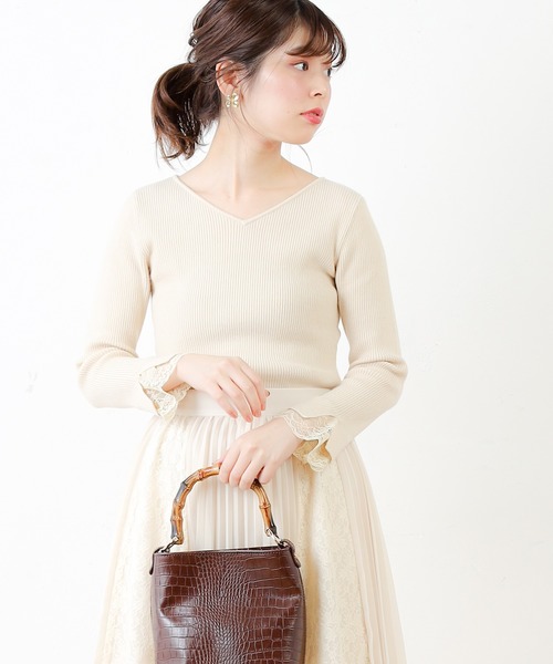 natural couture(ナチュラルクチュール)の「前後2WAY袖レースリブニット(ニット/セーター・レディース・サックスブルー/ピンク/アイボリー/モカ/ピンクベージュ・FREE)」の2枚目の写真