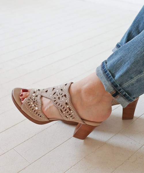 MODE KAORI(モードカオリ)の「【本革】フラワーカットデザインミュール/21391(サンダル・レディース・ネイビー/ブラック/グレー系その他・24cm/25cm/23cm/24.5cm/23.5cm/22.5cm)」の10枚目の写真