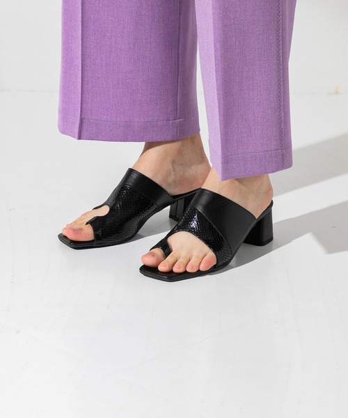 UNITED TOKYO(ユナイテッドトウキョウ)の「アシメデザインサンダル(サンダル・レディース・ブラック/ベージュ・2/1)」の2枚目の写真