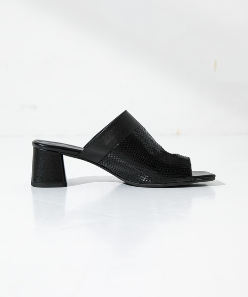 UNITED TOKYO(ユナイテッドトウキョウ)の「アシメデザインサンダル(サンダル・レディース・ブラック/ベージュ・2/1)」の8枚目の写真