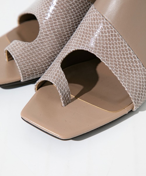 UNITED TOKYO(ユナイテッドトウキョウ)の「アシメデザインサンダル(サンダル・レディース・ブラック/ベージュ・2/1)」の21枚目の写真