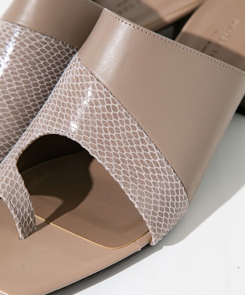 UNITED TOKYO(ユナイテッドトウキョウ)の「アシメデザインサンダル(サンダル・レディース・ブラック/ベージュ・2/1)」の22枚目の写真