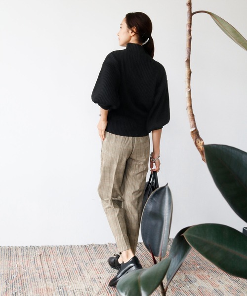 ELFRANK（エルフランク）の「パフスリーブハイネックローゲージリブニットプルオーバー（ニット/セーター・レディース・ブラック/ブラウン/ベージュ/グレー/オフホワイト/グリーン/マスタード/ダークブラウン/ライトグレー・FREE）」の19枚目の写真