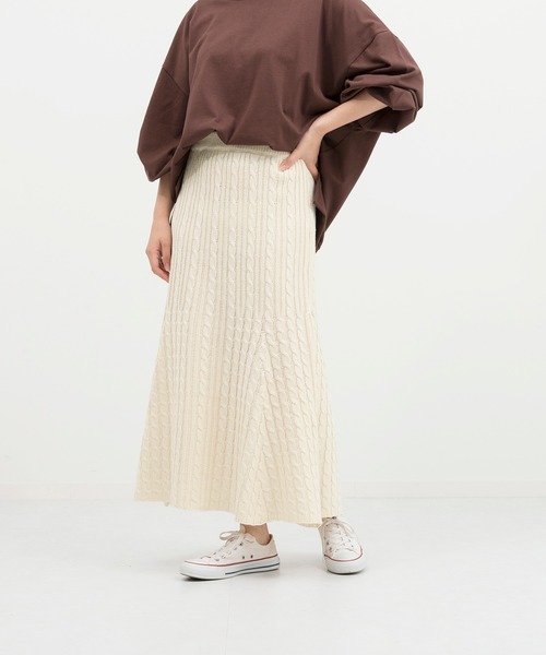 Ambre Neige(アンブルネージュ)の「ケーブルニットスカート/【WEB/EC限定商品】(スカート・レディース・モカ/ナチュラル・FREE)」の9枚目の写真