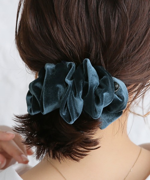 osharewalker(オシャレウォーカー)の「『ボリュームベロアヘアクリップ』(バレッタ/ヘアクリップ・レディース・ピンクベージュ/ブルーグリーン/チャコール・FREE)」の4枚目の写真