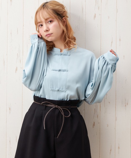 INGNI（イング）の「サテンチャイナシャツ／デザインブラウス（シャツ/ブラウス・レディース・ピンク系5/ライトベージュ/ブラック/サックスブルー/ミント/スモークピンク/ベージュ・M）」の6枚目の写真