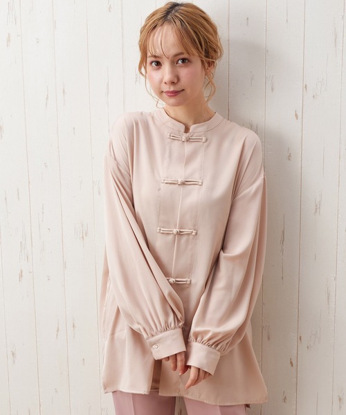 INGNI（イング）の「サテンチャイナシャツ／デザインブラウス（シャツ/ブラウス・レディース・ピンク系5/ライトベージュ/ブラック/サックスブルー/ミント/スモークピンク/ベージュ・M）」の4枚目の写真