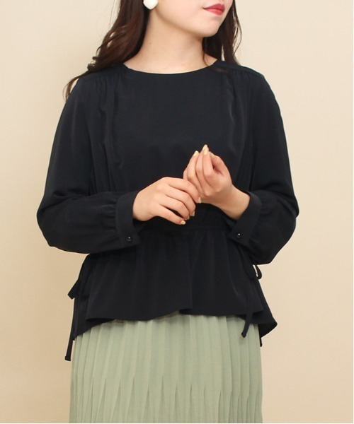 ASTORIA ODIER（アストリアオディール）の「サイドリボンペプラムブラウス（シャツ/ブラウス・レディース・ホワイト/イエロー/ピンクベージュ/ネイビー・MEDIUM）」の13枚目の写真