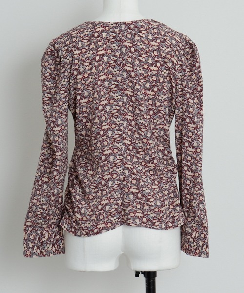 SHEER flow（シアーフロウ）の「【インフルエンサー 森暖奈プロデュースアイテム】Vネック花柄ブラウス（シャツ/ブラウス・レディース・レッド/オフホワイト・FREE）」の16枚目の写真