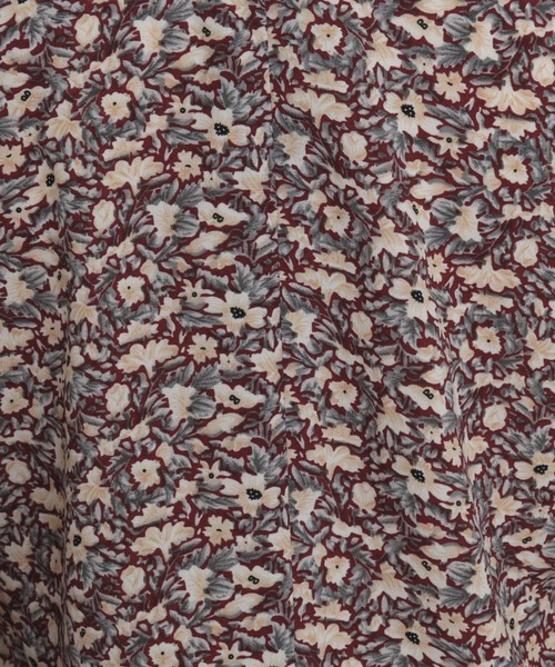 SHEER flow（シアーフロウ）の「【インフルエンサー 森暖奈プロデュースアイテム】Vネック花柄ブラウス（シャツ/ブラウス・レディース・レッド/オフホワイト・FREE）」の14枚目の写真