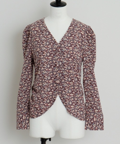 SHEER flow（シアーフロウ）の「【インフルエンサー 森暖奈プロデュースアイテム】Vネック花柄ブラウス（シャツ/ブラウス・レディース・レッド/オフホワイト・FREE）」の17枚目の写真