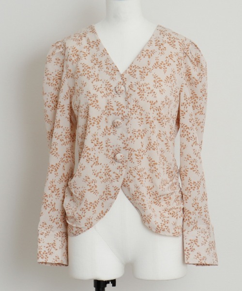 SHEER flow（シアーフロウ）の「【インフルエンサー 森暖奈プロデュースアイテム】Vネック花柄ブラウス（シャツ/ブラウス・レディース・レッド/オフホワイト・FREE）」の4枚目の写真