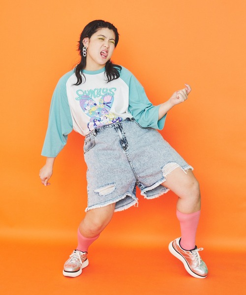 PUNYUS（プニュズ）の「ダメージデニムショートパンツ（デニムパンツ・レディース・ホワイト/ライトブルー/ブラック/ケミカルウォッシュ・2/3/1/4）」の5枚目の写真