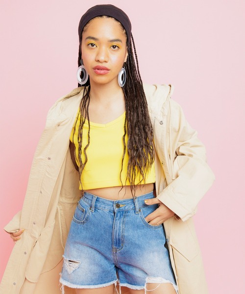 PUNYUS（プニュズ）の「ダメージデニムショートパンツ（デニムパンツ・レディース・ホワイト/ライトブルー/ブラック/ケミカルウォッシュ・2/3/1/4）」の9枚目の写真