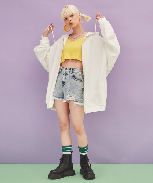 PUNYUS（プニュズ）の「ダメージデニムショートパンツ（デニムパンツ・レディース・ホワイト/ライトブルー/ブラック/ケミカルウォッシュ・2/3/1/4）」の10枚目の写真