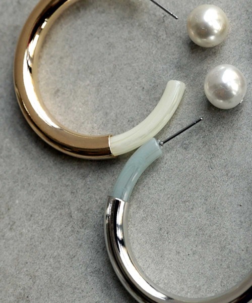 antiqua(アンティカ)の「異素材パールキャッチピアス(ピアス(両耳用)・レディース・シルバー/ゴールド・FREE)」の7枚目の写真