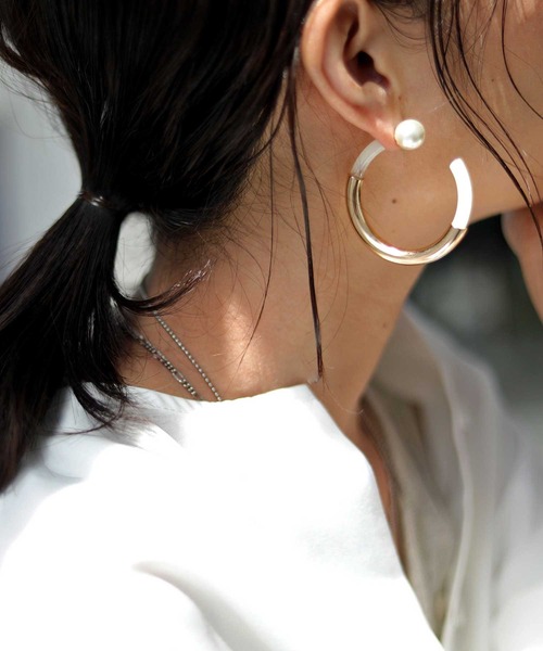 antiqua(アンティカ)の「異素材パールキャッチピアス(ピアス(両耳用)・レディース・シルバー/ゴールド・FREE)」の8枚目の写真