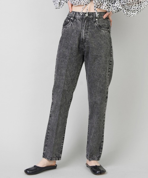 SPINNS（スピンズ）の「デニムテーパードパンツ（その他パンツ・レディース・ブルー/ブラック系その他/ブルー系その他・ONESIZE）」の2枚目の写真