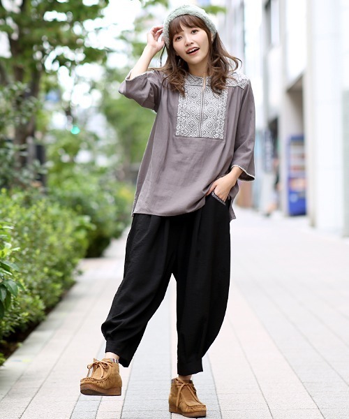 チチカカ（チチカカ）の「ボアクロスヘアバンド（ヘアバンド・レディース・ベージュ/パープル/ライトグリーン・FREE）」の6枚目の写真